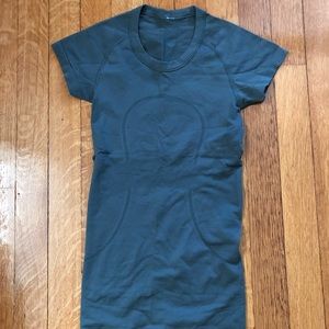 Lululemon Swiftly Tech Short Sleeve Crew, size 2